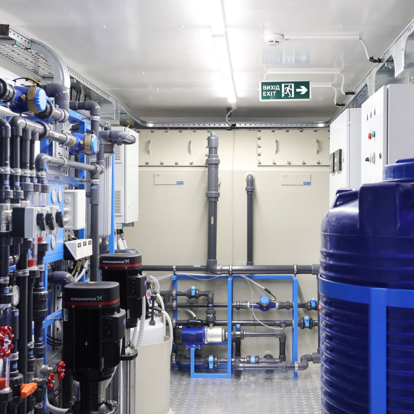 Automated borehole water treatment for a poultry site